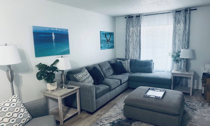 Bradenton House | Bright and spacious 2-bedroom house with AC in Bradenton
