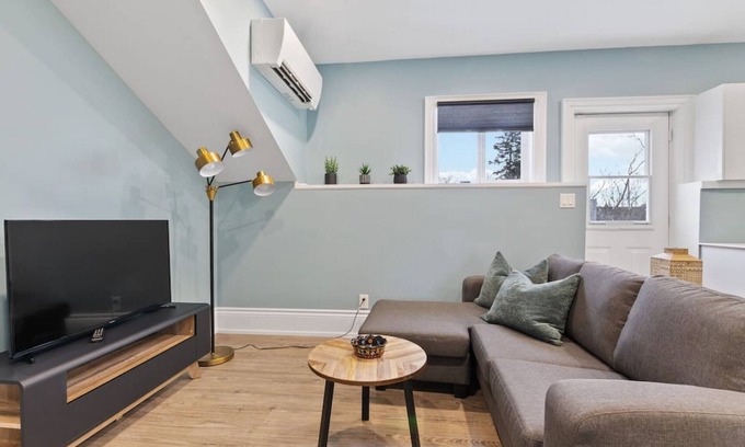 Collingwood Condo | Bright and Spacious Condo in Downtown Collingwood (97043)