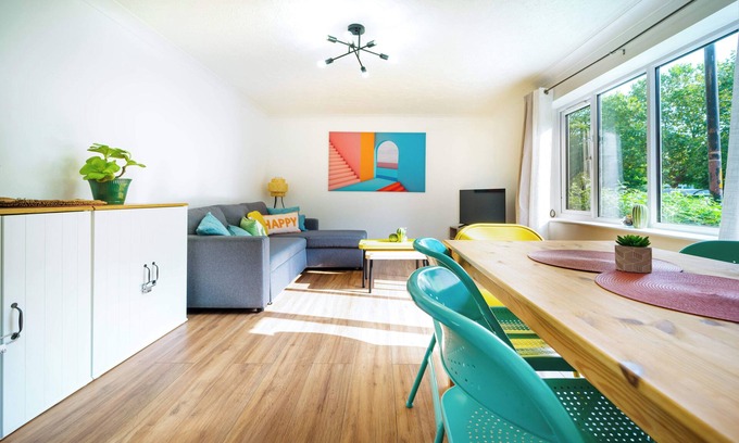 East Walworth Apartment | Bright and Spacious Flat with FREE Parking near Tower Bridge