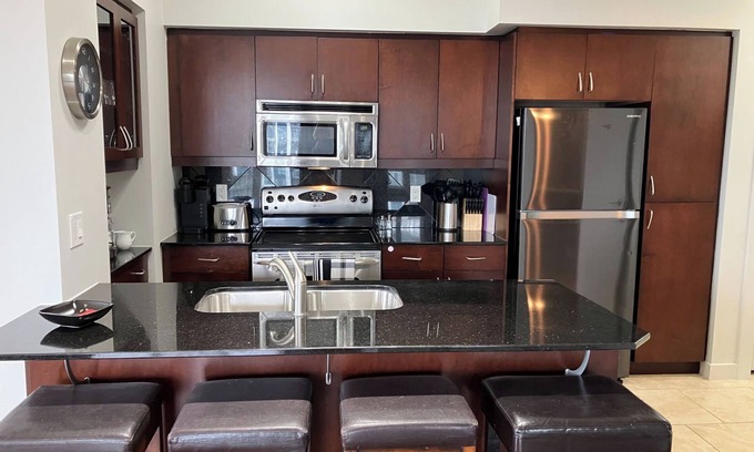 Southeast Calgary Condo | Bright and Spacious Two Bedroom in The Heart of Downtown - High Speed Wi-Fi!