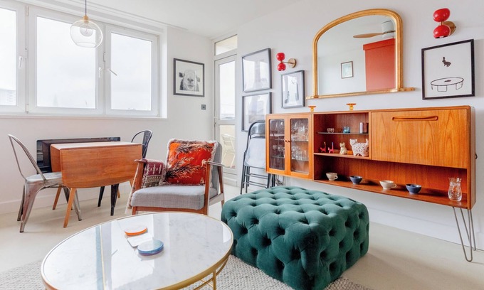 St Luke's Apartment | Bright and Stylish 2BD in Old Street w City Views