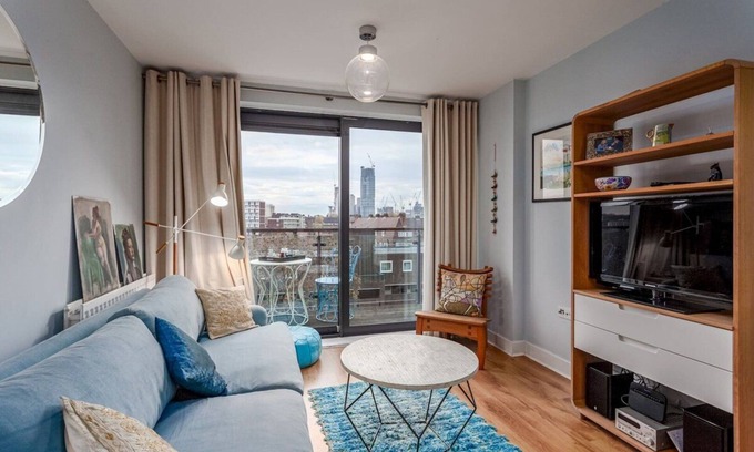 Prince's Apartment | Bright and Stylish Kennington Gem