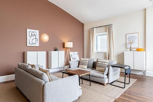 Canary Wharf Apartment | Bright and Stylish Riverside Haven in Canary Wharf