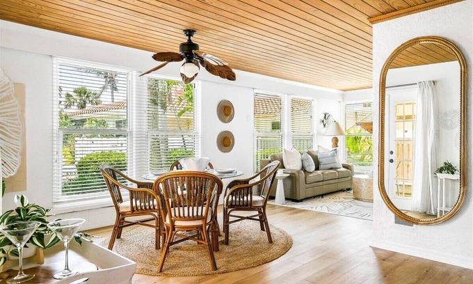 Longboat Key Villa | Bright and Sunny Oceanfront Villa With Pool + Lanai | Hosts 6