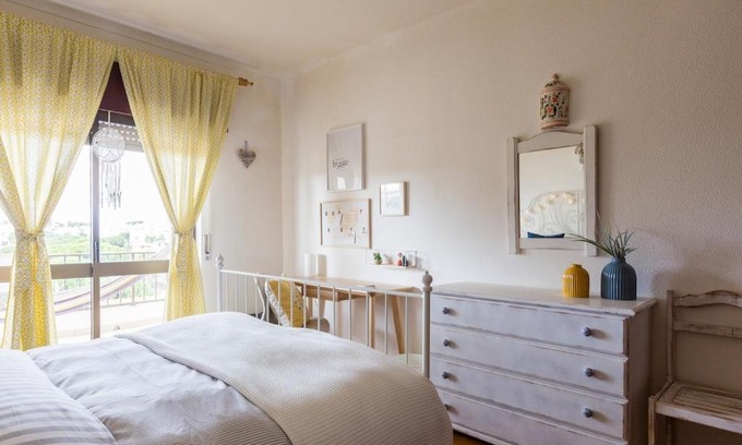 Olhos D'Agua Apartment | Bright Apartment 10min from 2 stunning Beaches