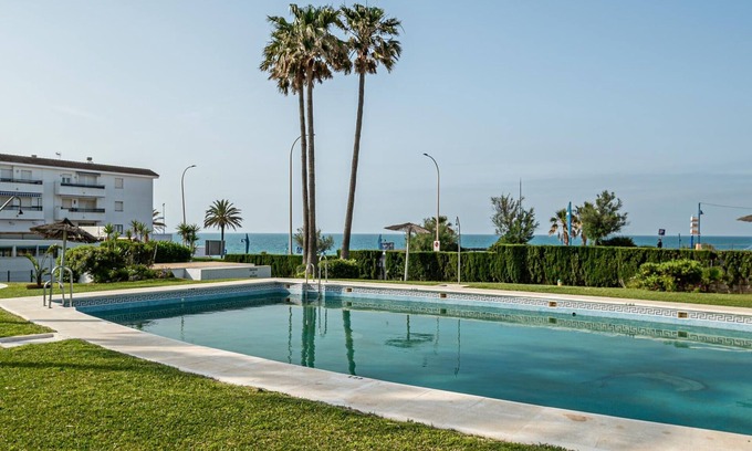 Poblado de Sancti Petri Apartment | Bright apartment 50m from the beach with parking in Chiclana