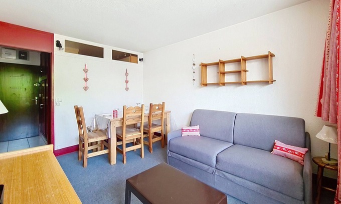 Les Menuires Apartment | Bright Apartment · Central Station · Balcony · Sleeps 6