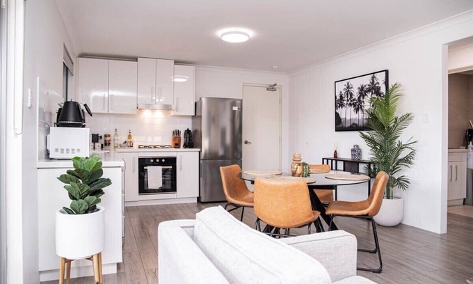 Belmont Apartment | Bright Apartment close to City/Airport - 3mths +