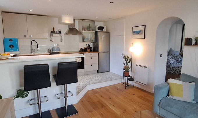 Suresnes Apartment | Bright apartment close to transport and Olympic sites
