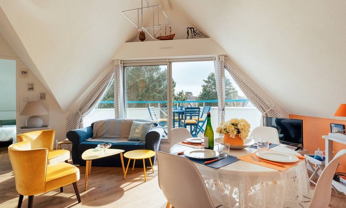 Carnac Apartment | Bright apartment in Carnac, 500m from beaches, 2 bedrooms, parking