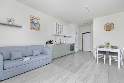 Warszawskie Apartment | Bright Apartment in Cracow Center with Terrace, Desk and Bathtub by Noclegi Renters