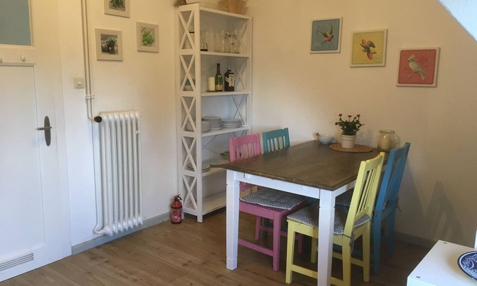 Region Hannover District Apartment | Bright apartment in Hemmingen. Exhibition center 10km away. Fast Wi-Fi for free.