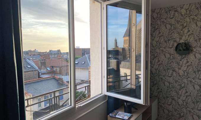 Cote Ouest Ormeaux Apartment | Bright apartment one minute from the sea