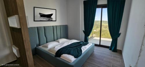 Golem Apartment | Bright Apartment Steps from the Shore