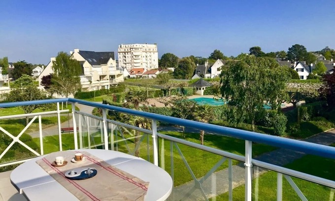 Guerande Apartment | Bright apartment T3 in La Baule, with swimming pool and near the sea