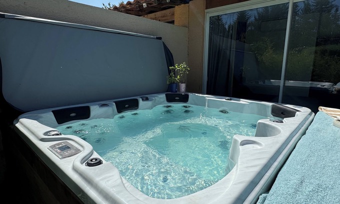 Lattes Apartment | Bright apartment with large terrace & jacuzzi