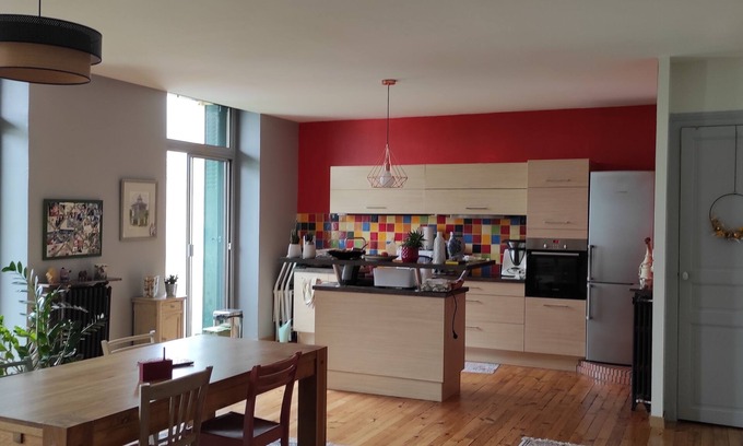 XIV Juillet Apartment | Bright apartment with view of the Pyrenees