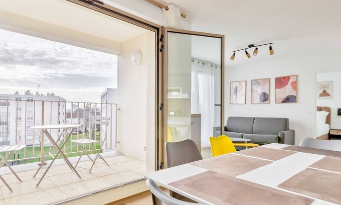 Champigny-sur-Marne Apartment | Bright apt with balcony -6P-Proche Disney/Paris