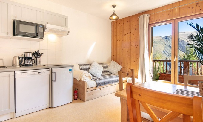 Saint-Sorlin-d'Arves Apartment | Bright apt 4/6 ppl, balcony, mountains view