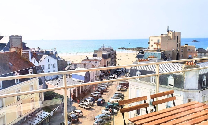 Parame Apartment | Bright apt with balcony, panoramic view.