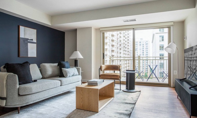 Ballston Apartment | Bright Ballston 1BR w/Concierge, W/D & Pool, near Metro, by Blueground