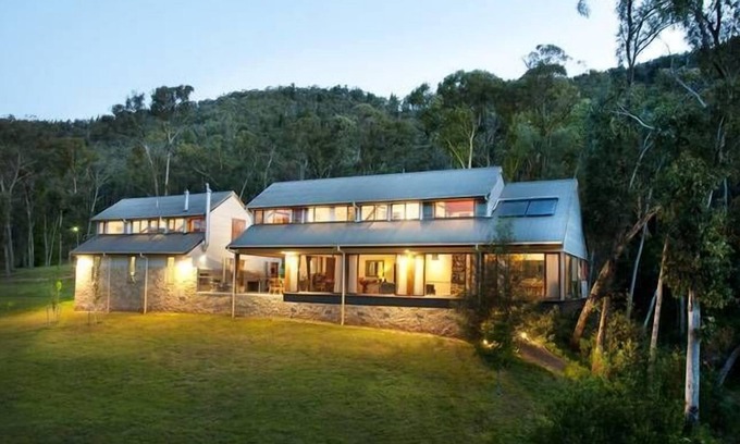 Bright House | Bright Barn Retreat.Relax in style with 17 acres of stunning Alpine views