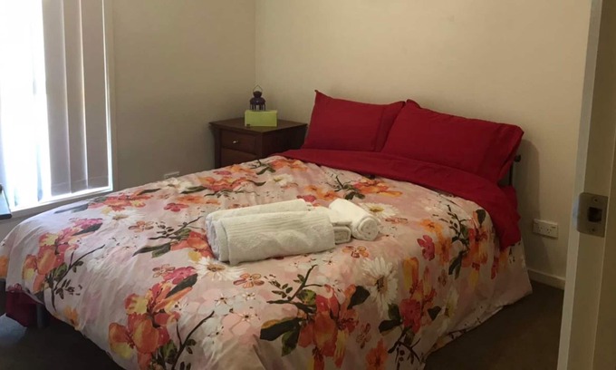 Gungahlin Apartment | Bright & Beautiful 3bed townhouse, Central location Free WiFi