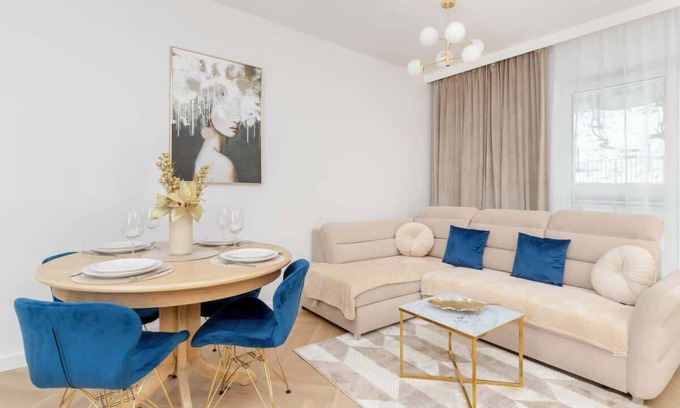 Emaus Apartment | Bright Beige Apartment | Balcony | Gdańsk
