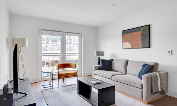 West Bellevue Apartment | Bright Bellevue 1BR w/Gym & Coffee Bar, close to dining, by Blueground
