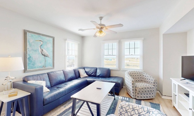 Buxton House | Bright Buxton townhouse with pool access, fast WiFi, AC, W/D & ocean views
