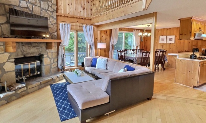 Sainte-Agathe-des-Monts Ski Chalet | Bright & Cozy 5 Bdrm Mountain Chalet w/Spa & Pool