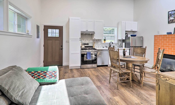 Oakland Cottage | Bright & Cheerful Bungalow in Heart of Oakland!