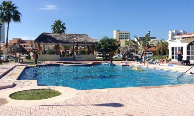 Villa Marina House | Bright, Cheerful, Family-Friendly, Secure Vacation Home 10 Min Walk To The Beach