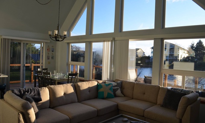 Ocean Shores House | Bright Cheery House w/outlet for EV Charge, fire pit, close to beach & trails