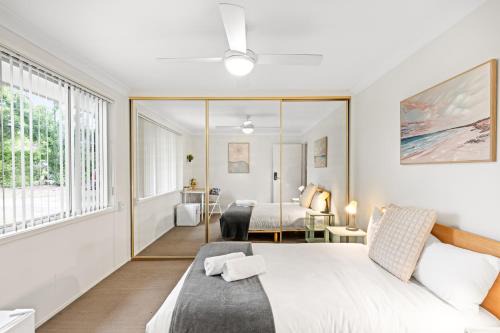 Marayong House | Bright & Comfy Double Room - Cozy and Well-Connected - Shared Bathroom