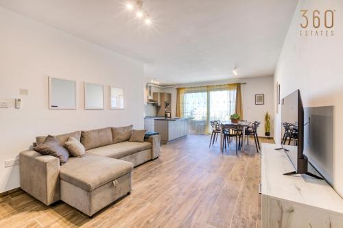 Dingli Apartment | Bright & cosy 3BR home with private balcony & WIFI by 360 Estates