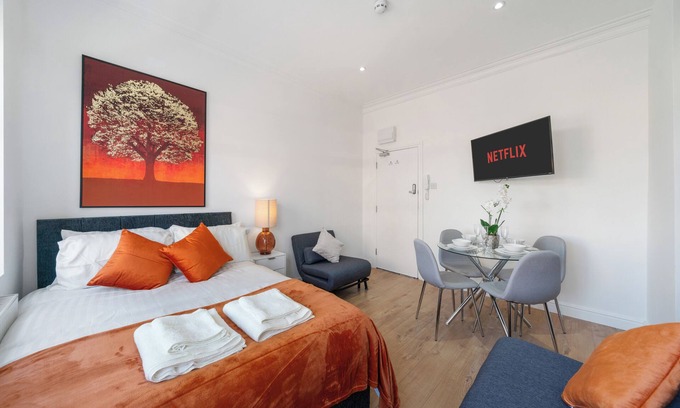 Tooting Apartment | Bright & Cosy Studio - Prime Location with Fast Tube to Central London