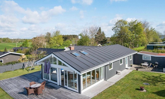 Hvidbjerg Strand House | Bright Cottage in Hvidbjerg - By Traum Ferienwohnungen
