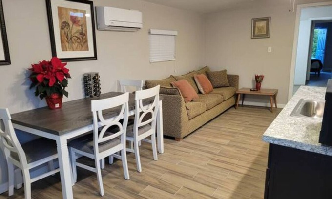 Tucson House | Bright Cozy 2br-1ba Guesthouse