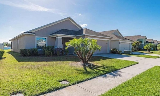 Lakeland House | Bright & Cozy 3 BR Near Parks & Dining in Lakeland