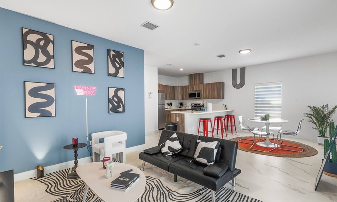 Riverside Park House | Bright & Cozy 3BR w/Fast WiFi, Minutes to Beach!