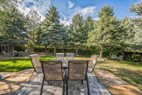 Littleton House | Bright & Cozy House Centennial Littleton 3 Bed 3 Bath