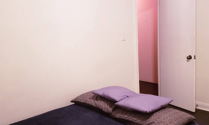 Oakwood Village Apartment | BRIGHT COZY/WARM 1 BEDROOM APARTMENT ON DUFFERIN
