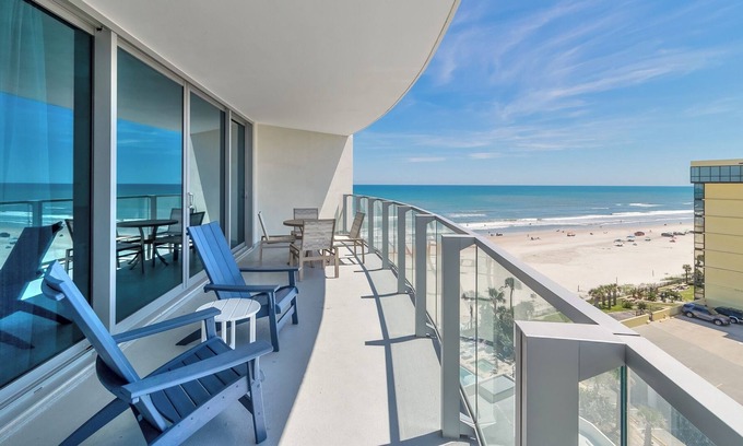 Daytona Beach Condo | Bright Daytona Beach 1BR Suite: Pool, Gym, Ocean & City Views 607 ADA