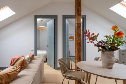 Avoti Apartment | Bright Designer Mansard in city centre