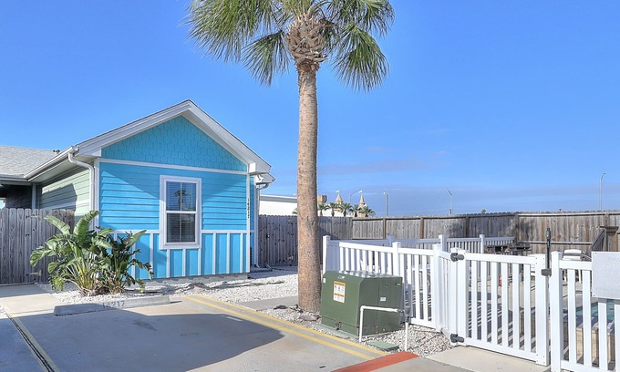 Corpus Christi House | Bright, dog-friendly townhome with free wifi and a private yard - near the water
