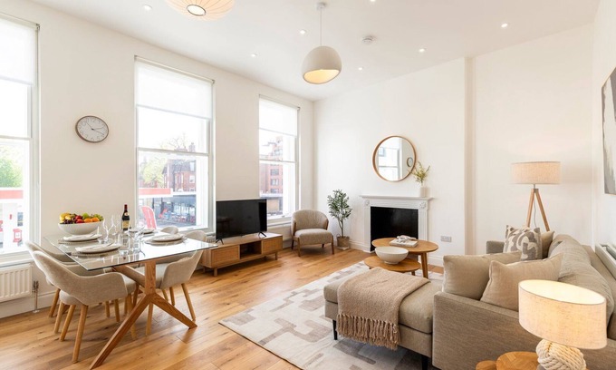 Redcliffe Apartment | Bright & Elegant Chelsea Getaway: Private Balcony!