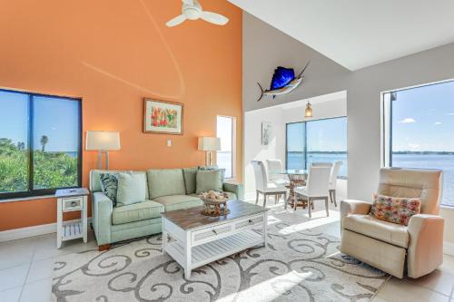 Englewood Apartment | Bright Englewood Gem Rooftop Patio, Walk to Beach