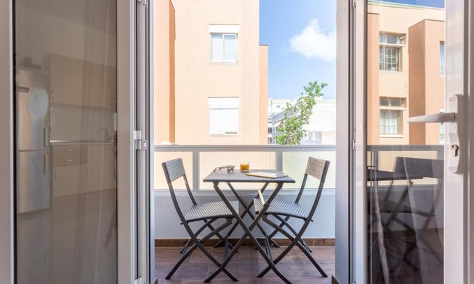 Las Palmas de Gran Canaria Apartment | Bright with terrace next to the beach