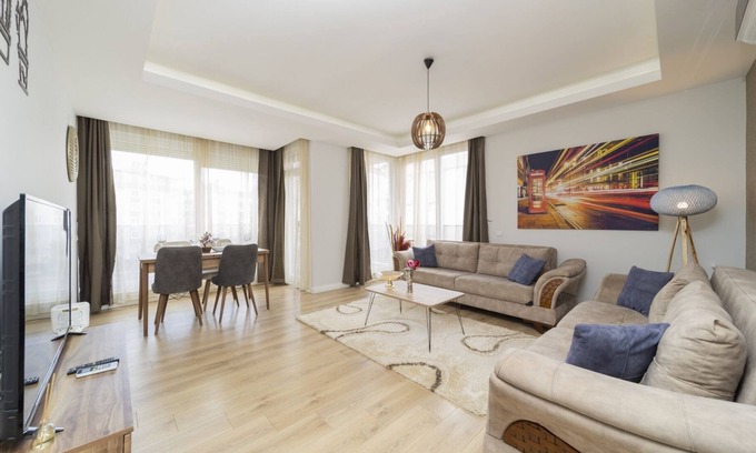 Antalya City Centre Apartment | Bright Flat w Balcony 15 min to Konyaalti Beach